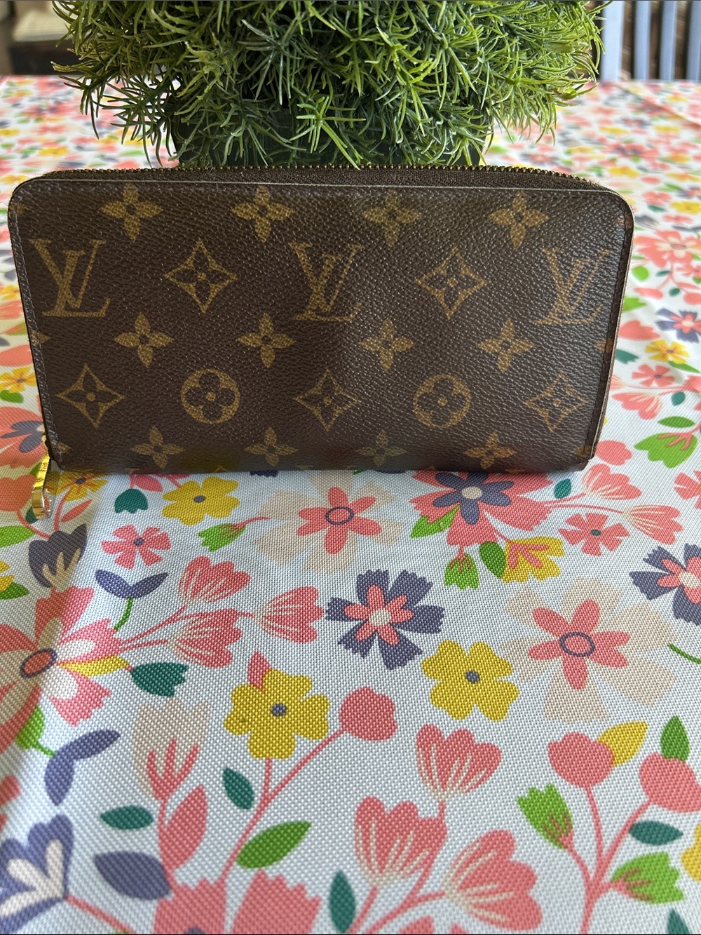 Louis Vuitton Monogram Zip Around Wallet - Brown and Gold - Picture 2 of 12
